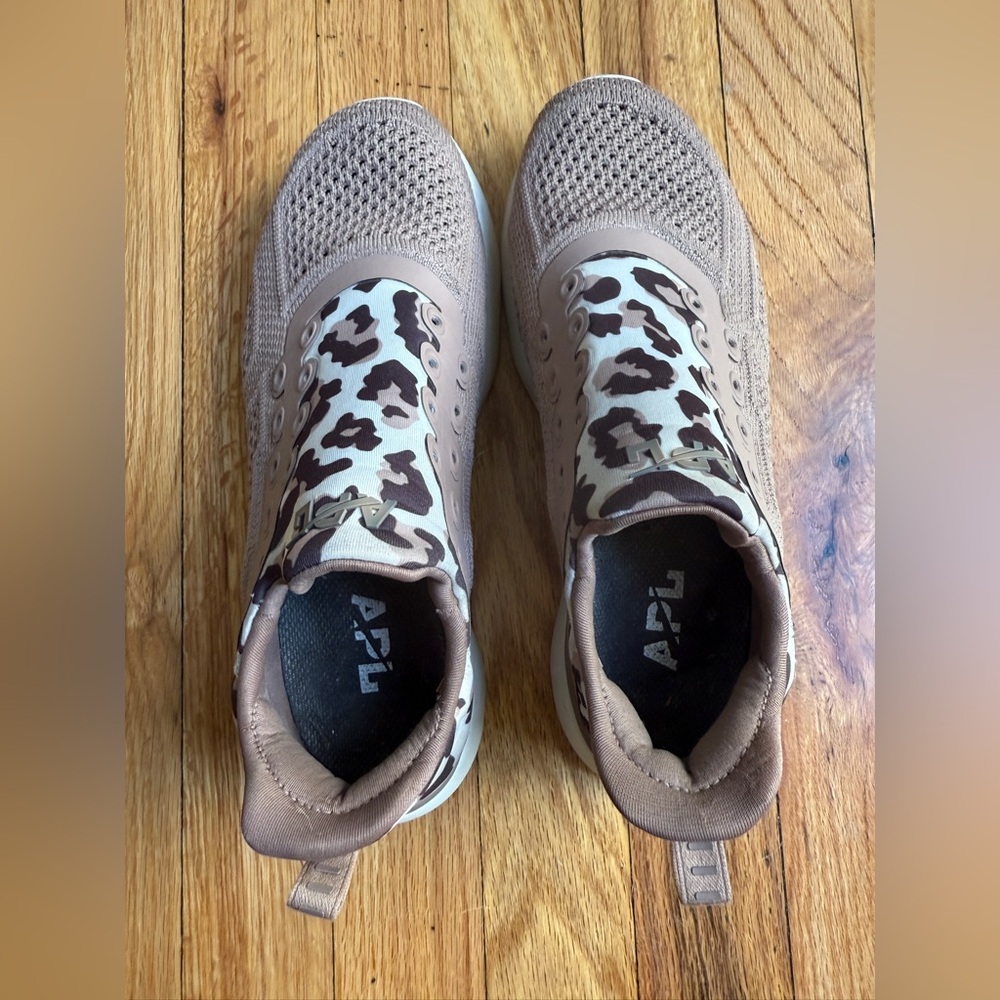APL Women’s Techloom Tracer Running Shoe Leopard Pattern - Size 7